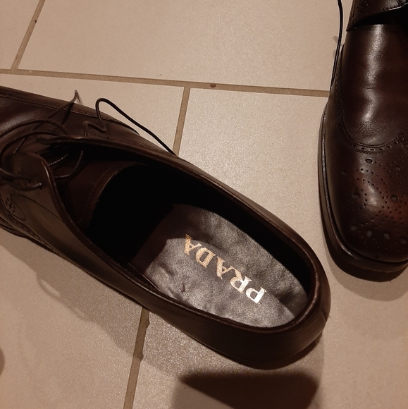 100% Authentic Prada Wing Tip size 10.5 - Picture 2 of 3
